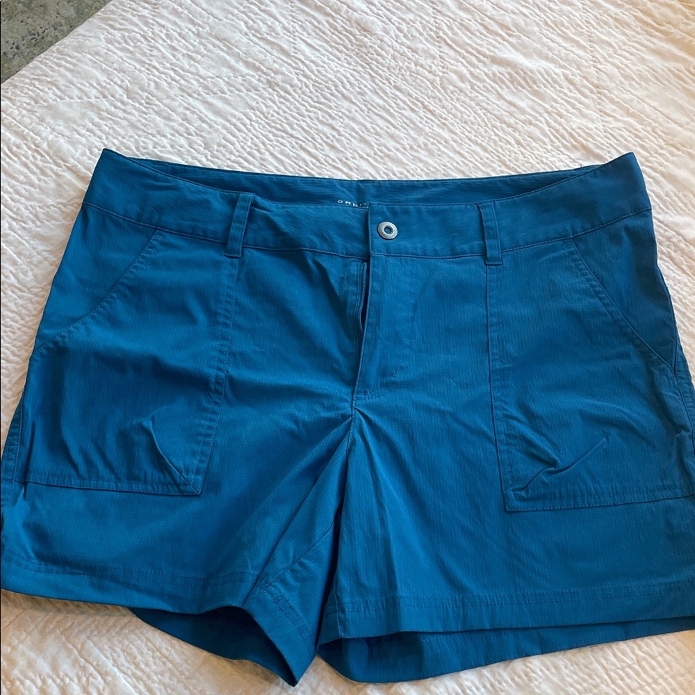 Columbia Women's Teal Cargo Shorts
